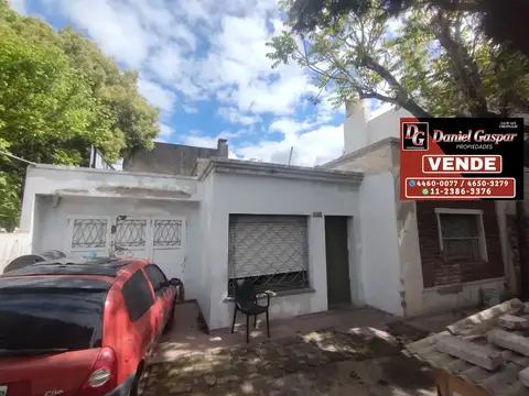 VENTA – CASA A REFACCIONAR EN ESQUINA – 180 M2 – IDEAL INVERSIÓN
