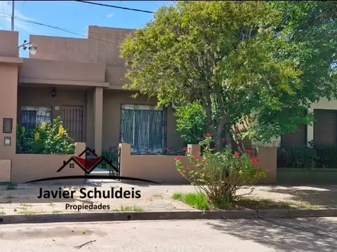 Excelente casa, de 4 dormitorios, en un lindo barrio 