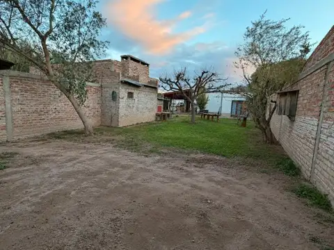 VENDO CASA SOBRE DOS TERRENOS