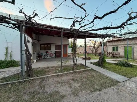 Casa en Venta con 2 cocheras