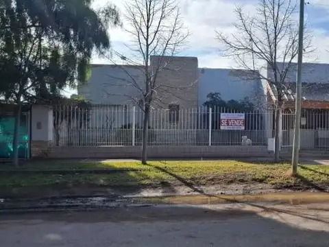 VENDO CASA SOBRE DOS TERRENOS