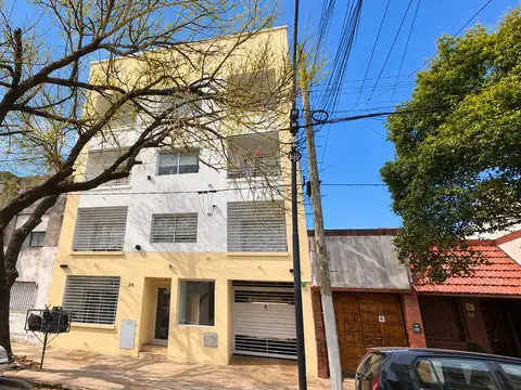 VENTA DEPTO 1 DORM. PLANTA BAJA AL FRENTE - PATIO Y COCHERA  - Calle 20 e/ 32 y 33 La Plata