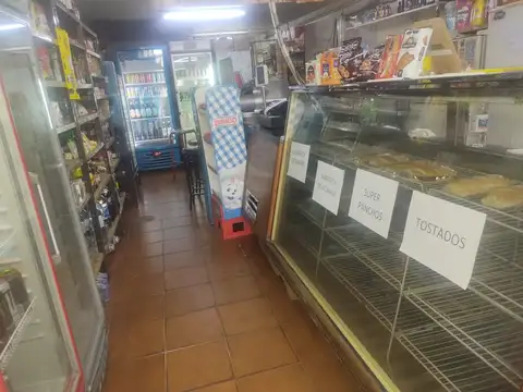 Excelente Sadwitcheria/Kiosco en Barrio Norte.