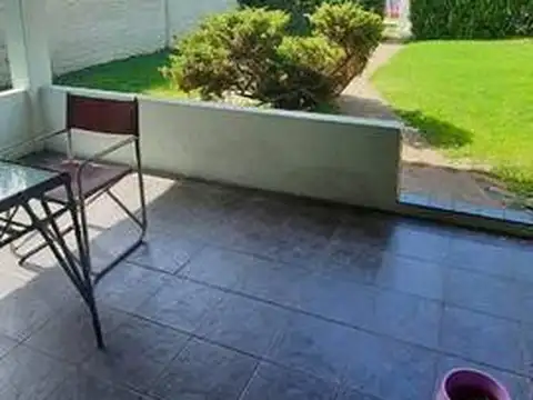 Casa 6 ambientes con 2 baños