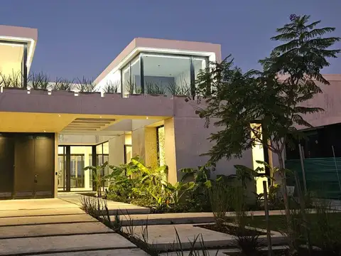 Casa al lago central en venta 4 dormitorios en suite