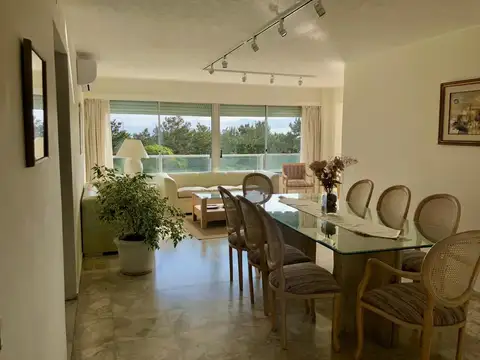 Departamento en Alquiler Temporal en Playa Mansa, USD 6.000