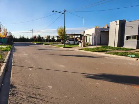 Gardens : Acceso sur lateral oeste  al 2200
