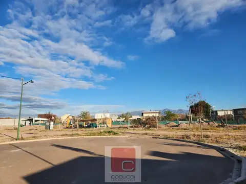 Gardens : Acceso sur lateral oeste  al 2200