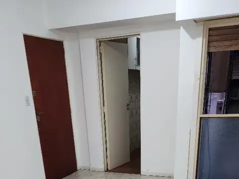 2 ambientes en muy buen estado cerca de Subte E
