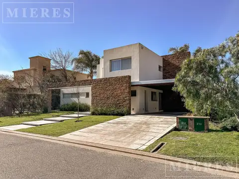 Casa en Venta en Santa Barbara, USD 1.700.000