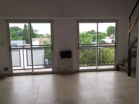 HERMOSO DEPARTAMENTO CON AMPLIO BALCÓN