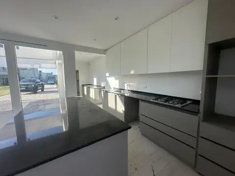 Casa en Alquiler en Prados del Oeste, USD 22.000