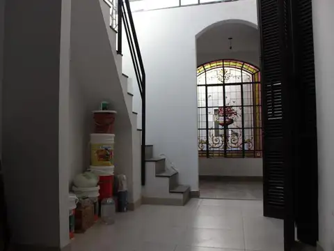 Oficina 7 ambientes con 2 baños