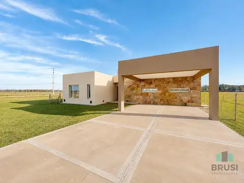 Casa 4 ambientes con 2 baños