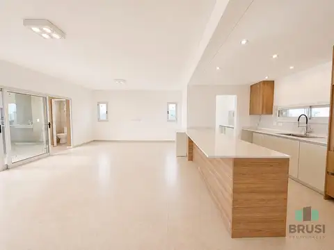 Casa en Venta con 4 cocheras