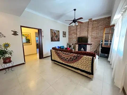 Depto Tipo Casa 4 ambientes con 2 baños