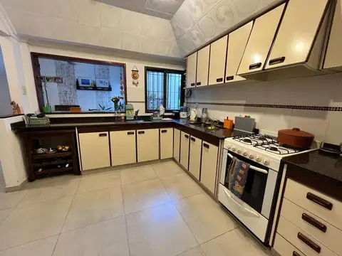 Venta de PH de 4 amb al frente c/ cochera! Haedo Sur