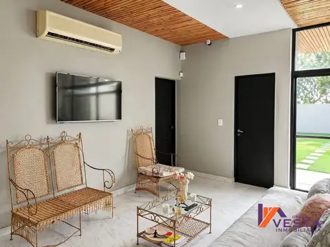 Casa en Venta con 2 cocheras