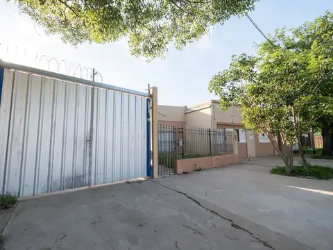 Casa con galpón apto crédito en B° Santa Rita