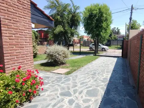 Casa en Venta con 2 cocheras
