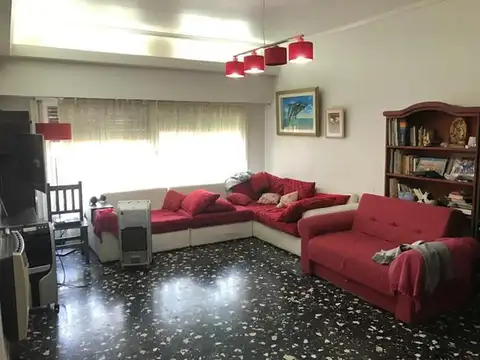 Casa 6 ambientes con 2 baños