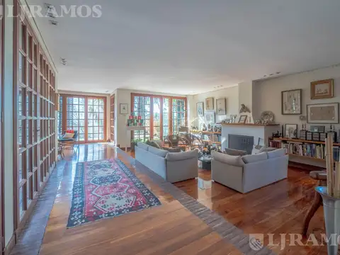 Casa 6 ambientes con 5 baños