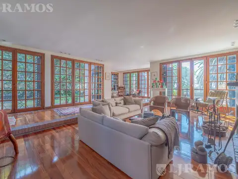 Casa en Venta con 2 cocheras