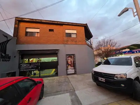 En Venta en Caseros Hermosa Propiedad Que Consta de Local con Baño en Planta Baja F: 10626