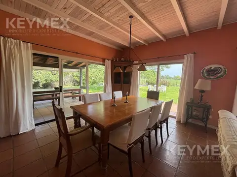 Casa en Alquiler con 3 cocheras