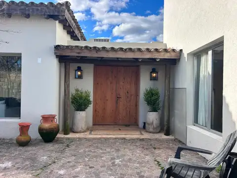 Casa 3 ambientes con 2 baños