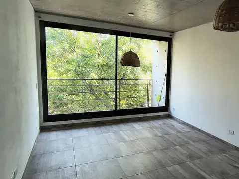 Monoambiente al frente con balcón y baño completo! Terraza con parilla y piscina