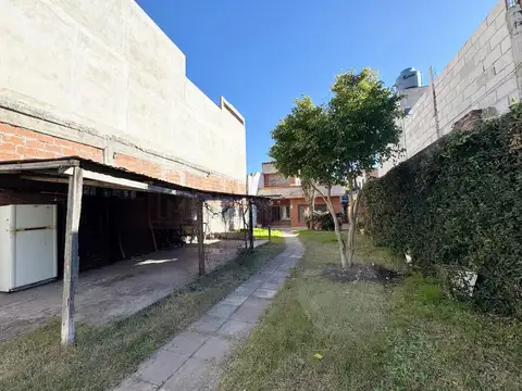 Casa 6 ambientes con 2 baños