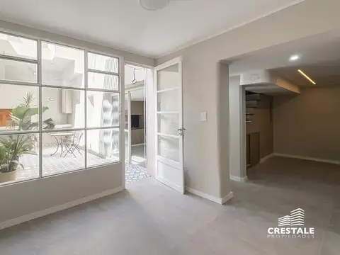 Venta / permuta | Casa 2 dormitorios reciclada con patio | Pichincha, Rosario