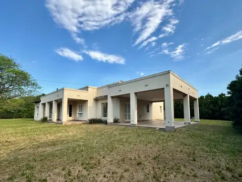 Casa en Venta con 2 cocheras