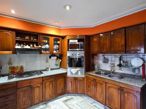 Casa 7 ambientes con 3 baños