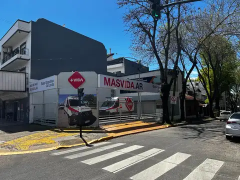 Oficina Esq. Av. Maipú y Debenedetti.