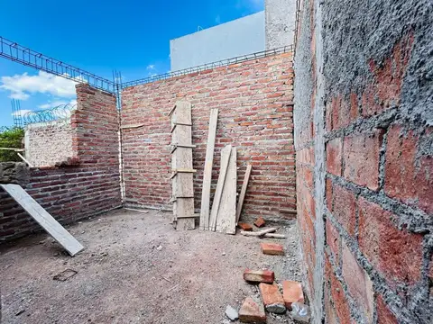 Casa 4 ambientes con 1 baño