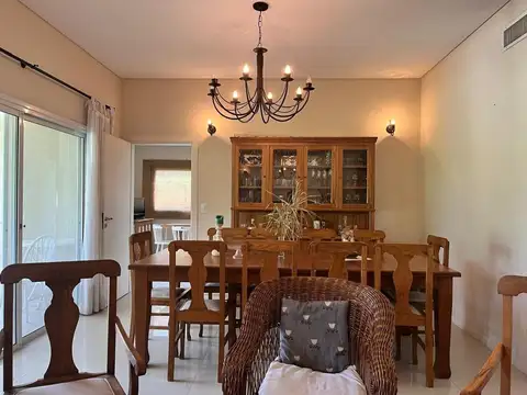 Casa en Venta con 4 cocheras