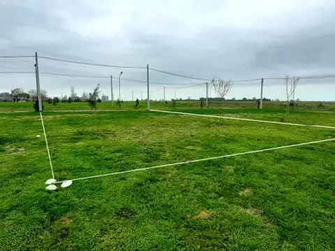 Lote tamaño extra en barrio Los Pinos 4 en Venta