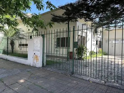 Moctezuma  a media cuadra de Pasco