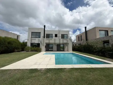 Casa en Venta en Barrio el Cazador, USD 415.000