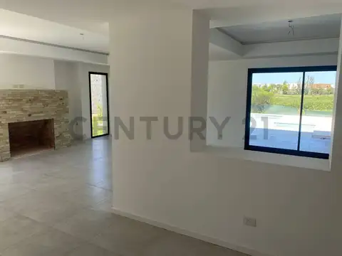 VENTA CASA DE 5 AMB C/ PILETA - CANTON BARRIO GOLF ESCOBAR