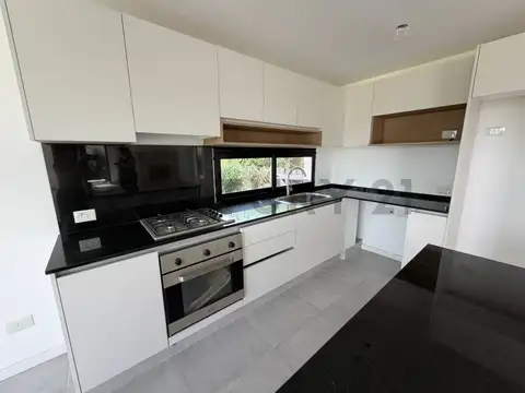 Casa 7 ambientes con 3 baños