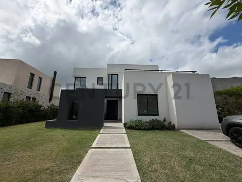 VENTA CASA DE 6 AMB C/ PILETA - ACEPTA PERMUTA - CANTON BARRIO GOLF - ESCOBAR - LOTE CON VISTA AL GO