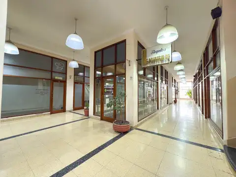 Local en Venta 61 años