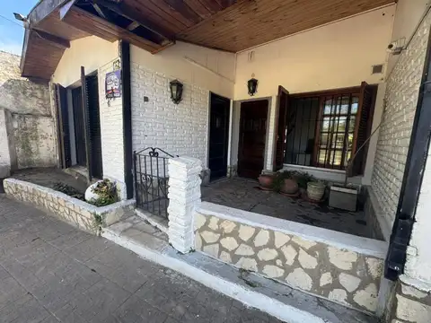 CASA 5 AMB. BELLA VISTA PILETA JARDIN QUINCHO