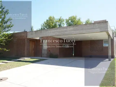 casa en venta / alquiler 4 ambientes con pileta en Fincas de Álvarez