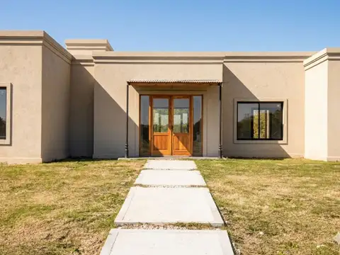 CASA 4 AMBIENTES COMARCAS DE LUJAN