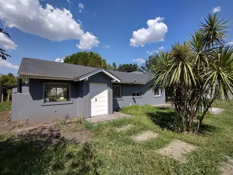 AUR. Venta. Casa 3 Ambientes. Con Quincho Y Parrilla. Barrio Parque Sakura. Exaltacion de la Cruz