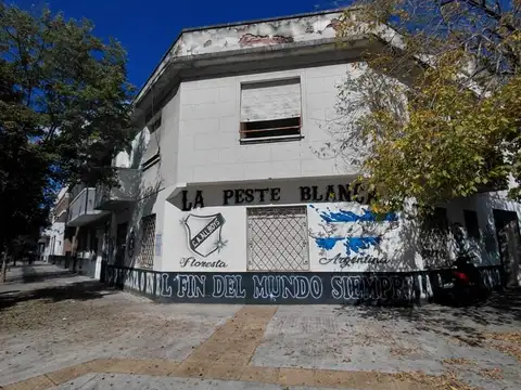 Ph de 2 ambientes con patio- Monte Castro